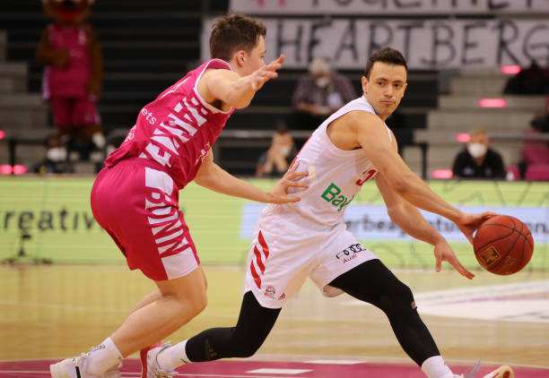 锋被严密盯 锋被严密盯