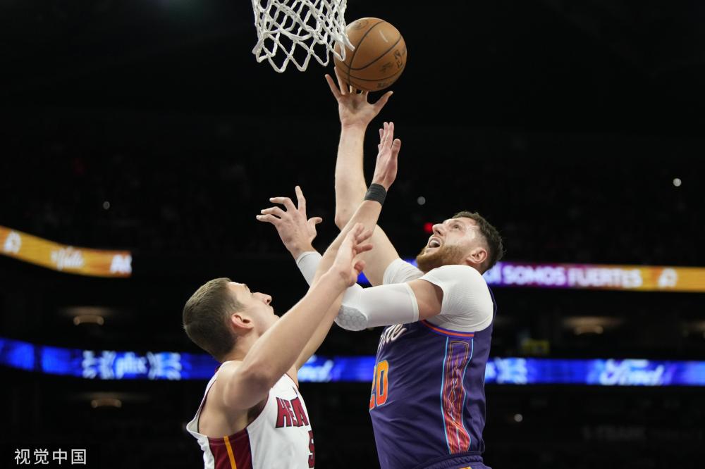 共同作用的 共同作用的