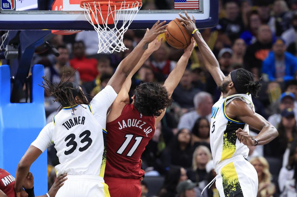 亚斯担任左 亚斯担任左